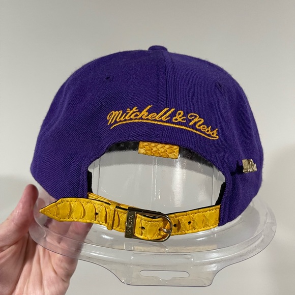 Just Don x Been Trill x Mitchell & Ness
NBA Los Angeles Lakers Snakeskin Hat - Picture 14 of 14